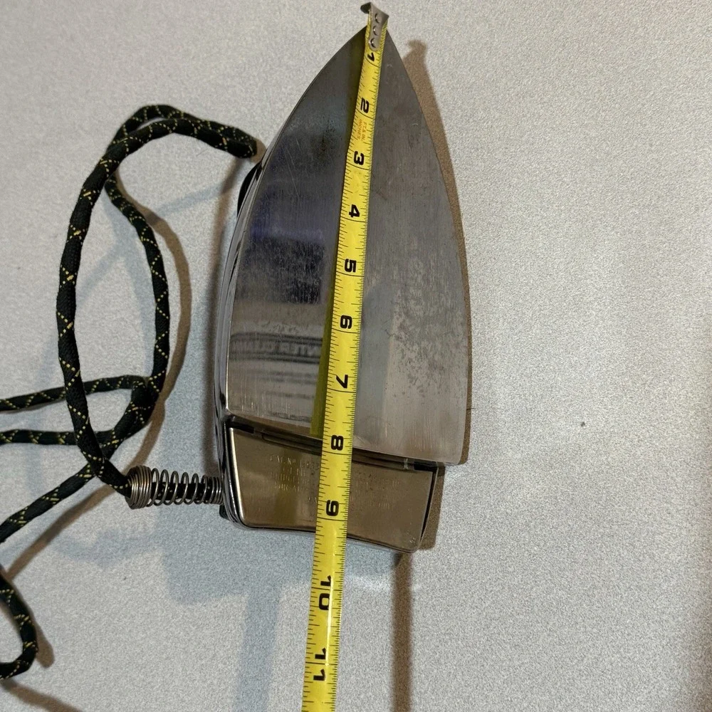 GE ELECTRIC DRY IRON, CAT. NO. 129F32 WATTS 1000, Volts 115 Made In USA Vintage‎